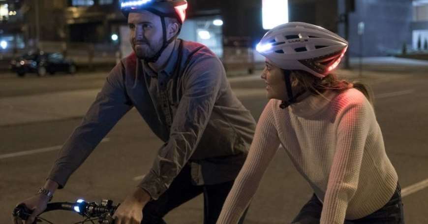 Lumos Matrix kacige kompanije Apple sa svjetlećim panelom pomažu biciklistima u signaliziranju kretanja u saobraćaju