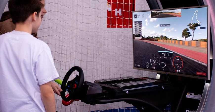 Simulator za isprobavanje atraktivnih PS4 racing igara u 3D BOX PlayStation shopu naročito je popularan među mlađim fanovima gaming-a