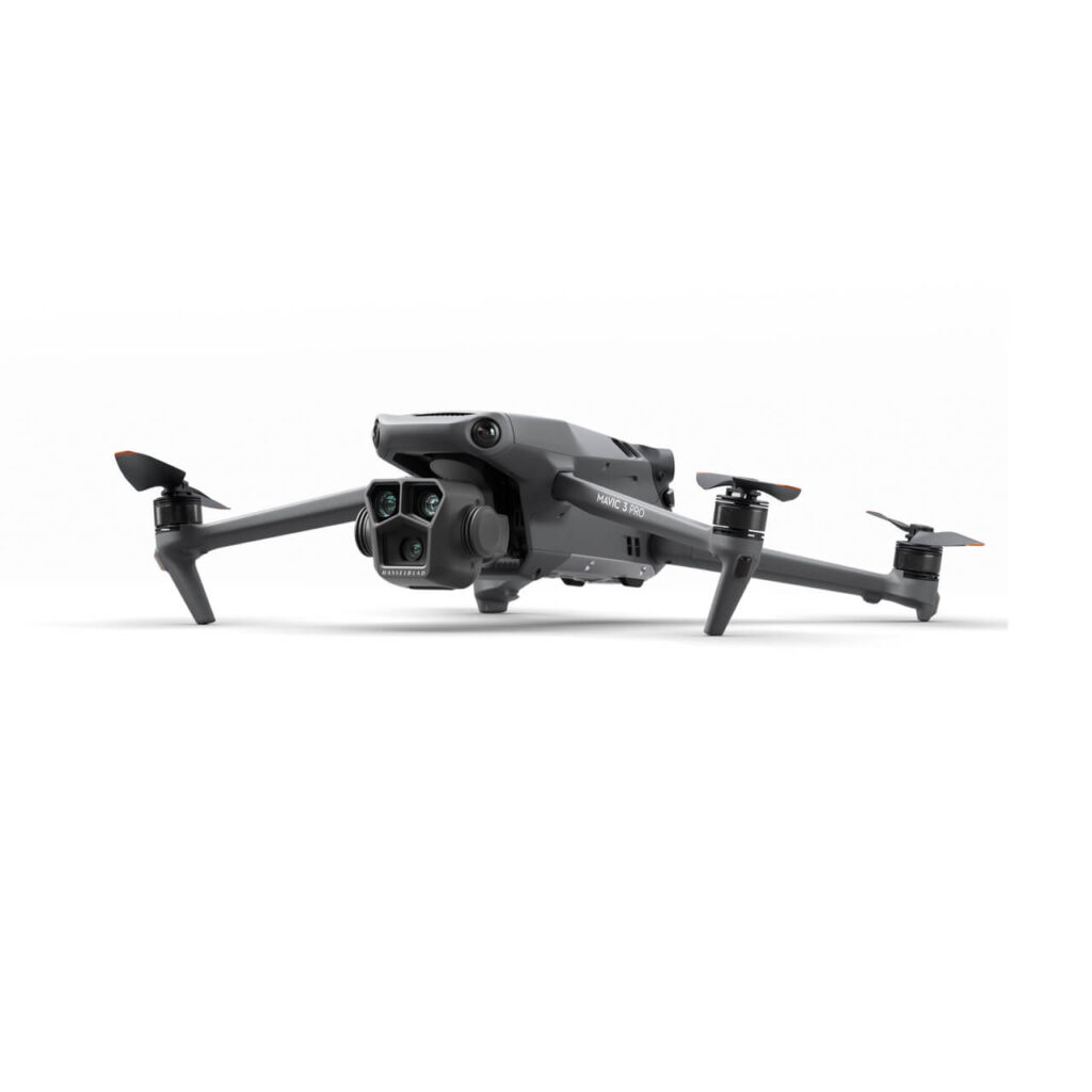 DJI Mavic 3 Pro Fly More Combo Dron sa daljinskim upravljačem — prednji prikaz